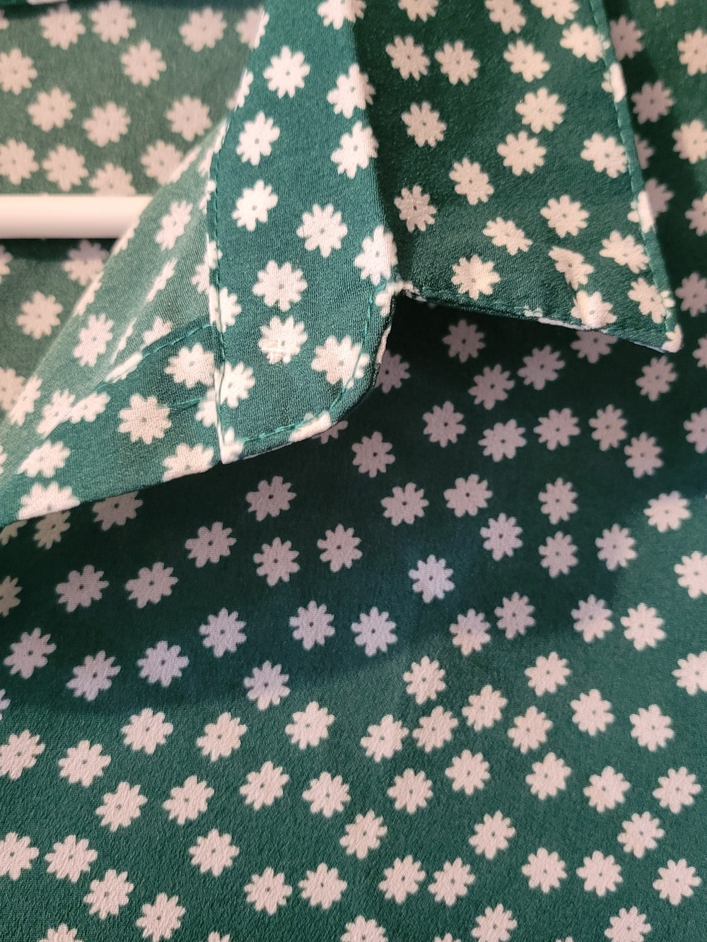 Green Floral Dot Button-Up Blouse - Picture 3 of 5